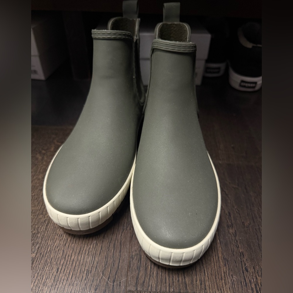 NWOT Sperry Chelsea rain boots